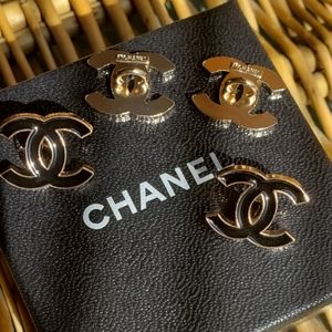 CHANEL Button